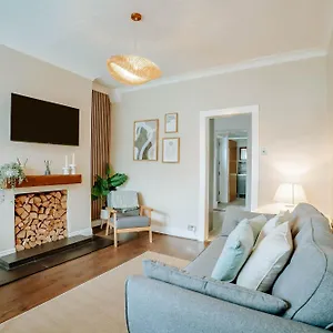 The Mayfield Townhouse - Central - 3 Bedrooms With Garden Holiday home Harrogate