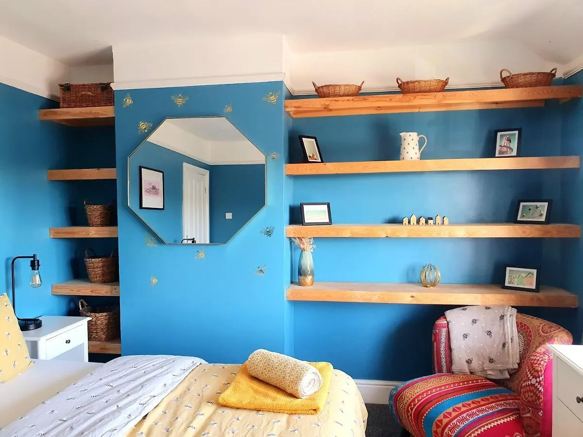 The Bee House Brighton. A Holiday Home By The Sea. 0*, Brighton United Kingdom